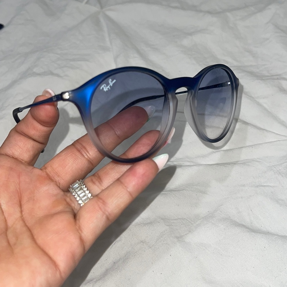 💙Sunglasses
Ray-Ban
RB-4243 - 6225/19 - Picture 3 of 15